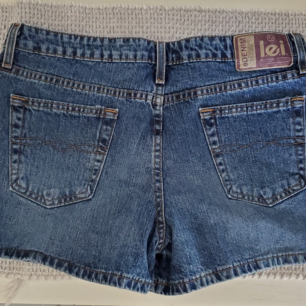 NWOT  L.E.I JEAN SHORTS - Picture 3 of 7